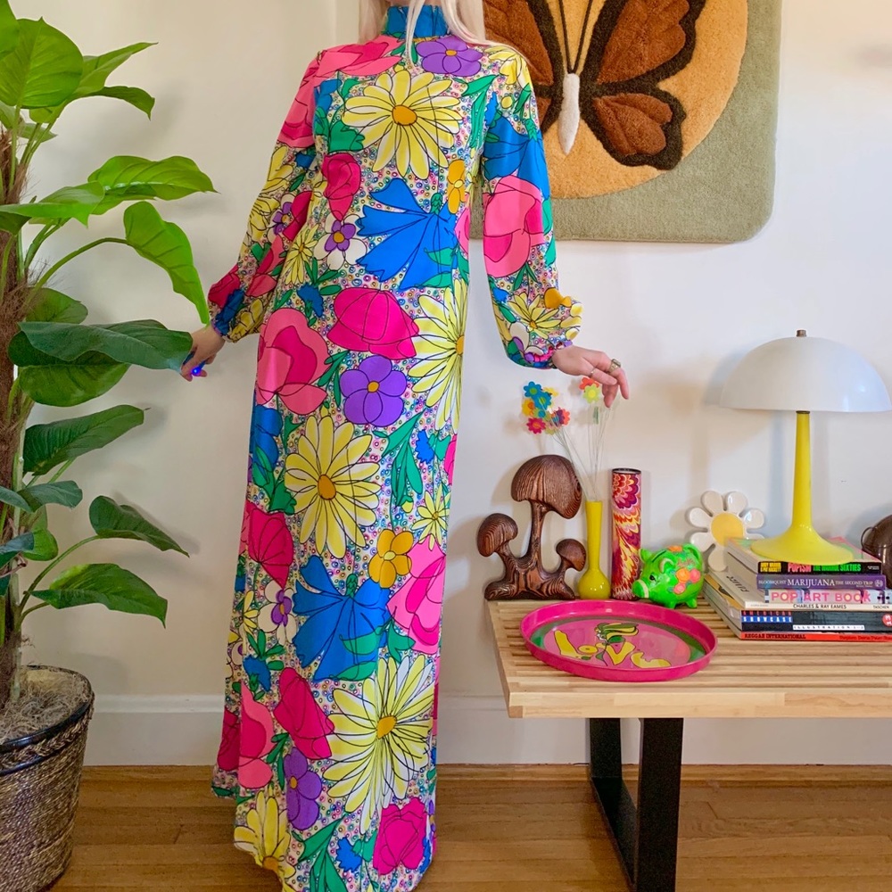 1970s mr blackwell bold floral jersey maxi gown - Picture 2 of 7
